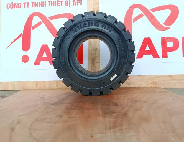18x7-8 Lốp Đặc Xe Nâng Sheng An  SR63 – Chịu Tải Cao, Vận Hành Ổn Định
