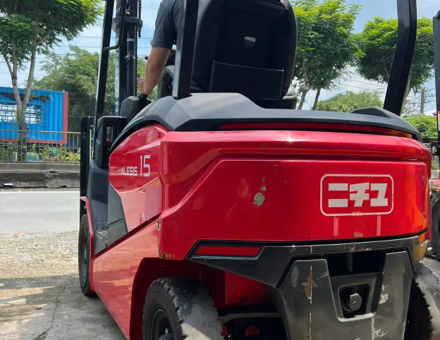 Xe nâng điện ngồi lái Nichiyu 1,5 tấn 2021